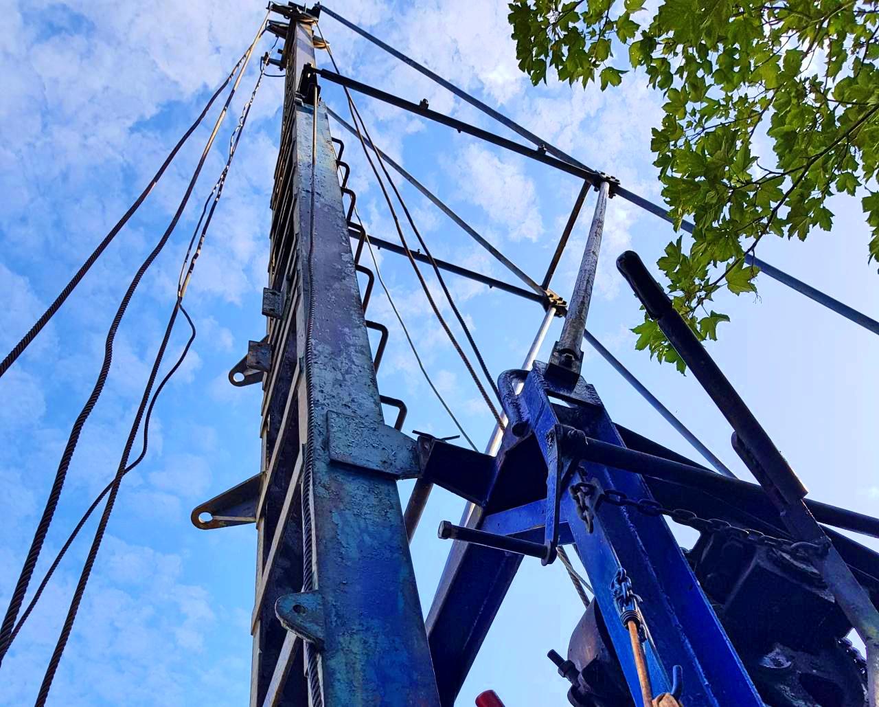 rig_mast_blue rig_mast_blue
